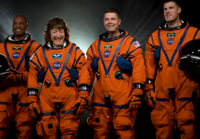 அரை நூற்றாண்டுக்கு பின் நிலா பயணம் – NASA Artemis II வீரர்கள் வெற்றிகரமாக பூமிக்குத் திரும்பினர் அரை நூற்றாண்டுக்கு பின் நிலா பயணம் – NASA Artemis II வீரர்கள் வெற்றிகரமாக பூமிக்குத் திரும்பினர்