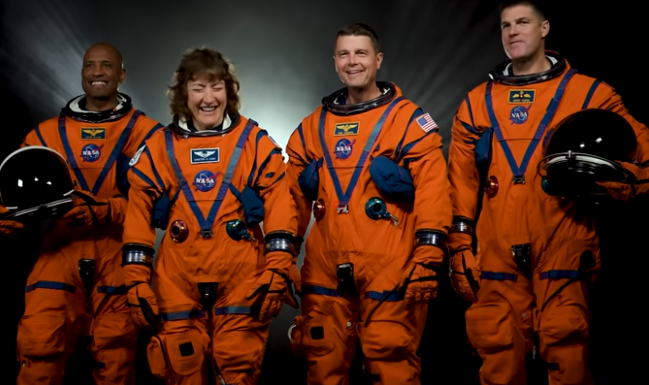 அரை நூற்றாண்டுக்கு பின் நிலா பயணம் – NASA Artemis II வீரர்கள் வெற்றிகரமாக பூமிக்குத் திரும்பினர் அரை நூற்றாண்டுக்கு பின் நிலா பயணம் – NASA Artemis II வீரர்கள் வெற்றிகரமாக பூமிக்குத் திரும்பினர்